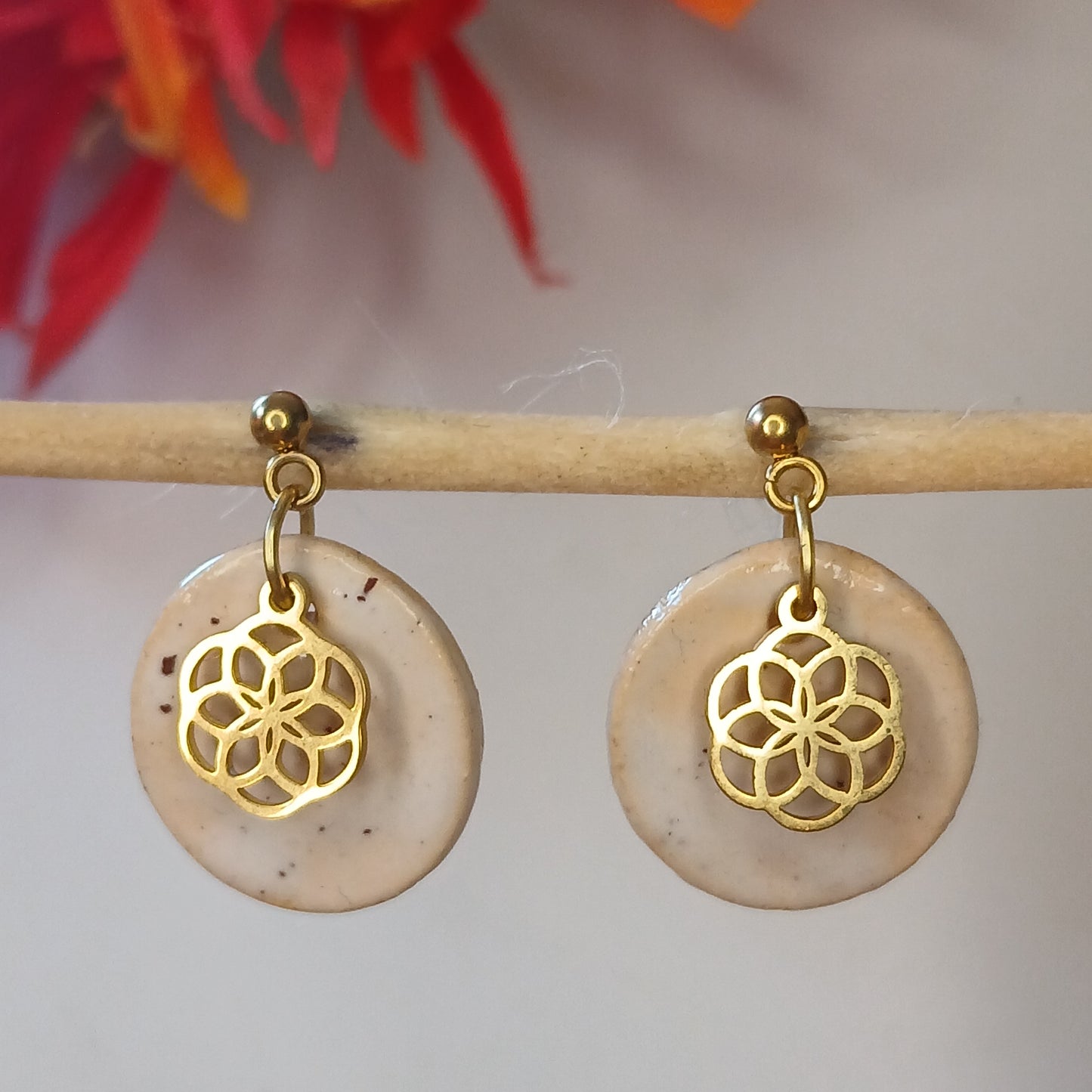 Ohrhänger Keramik "Lebensblume" weiss