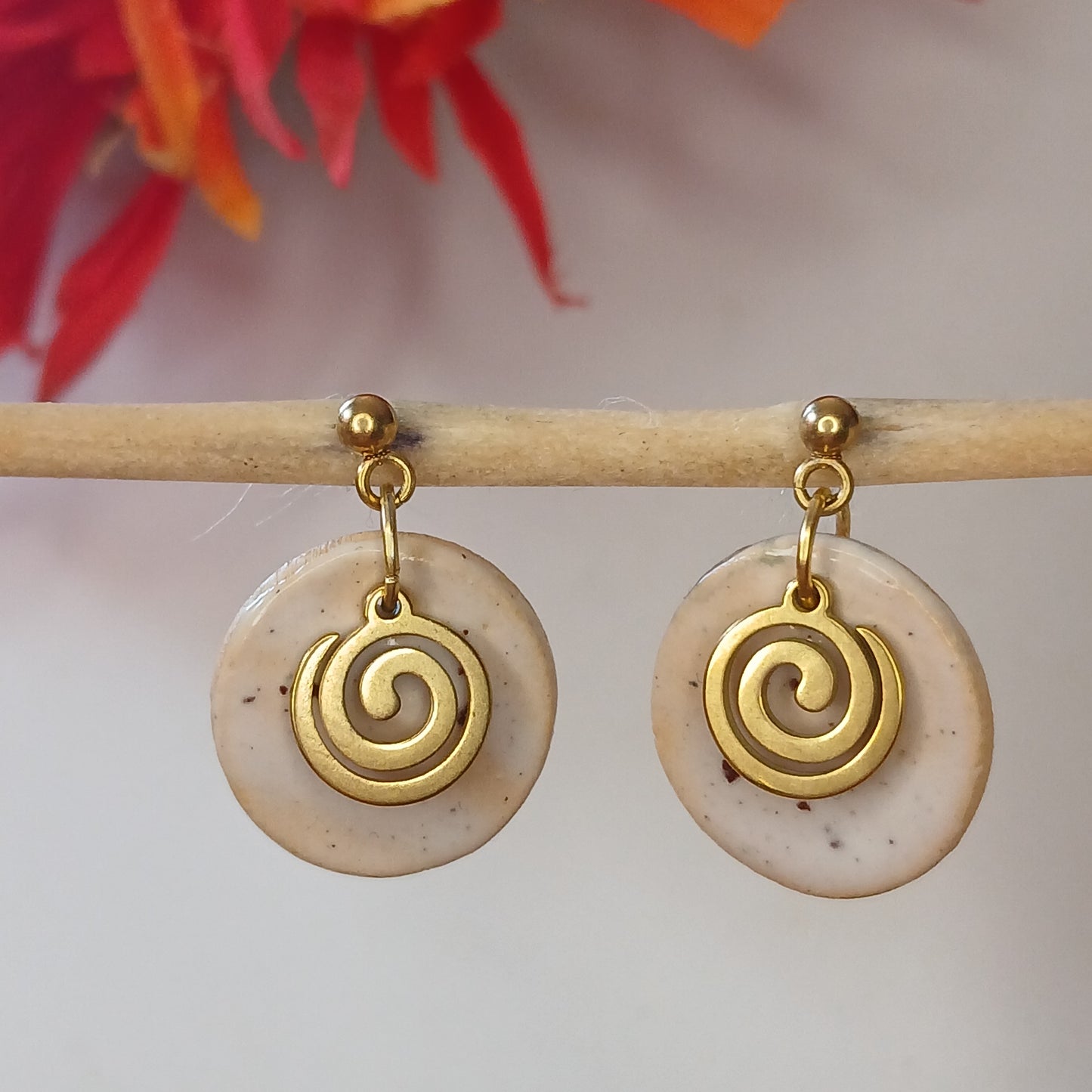 Ohrhänger Keramik "Spirale" weiss