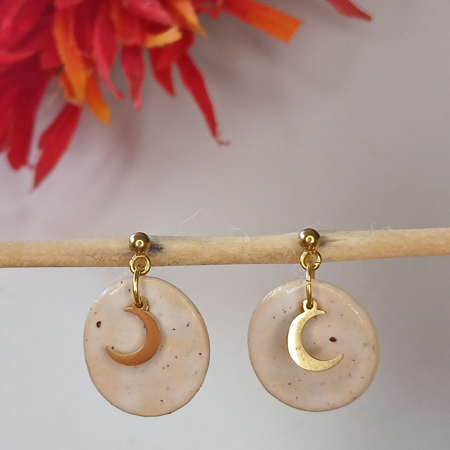 Ohrhänger Keramik "Halbmond" weiss